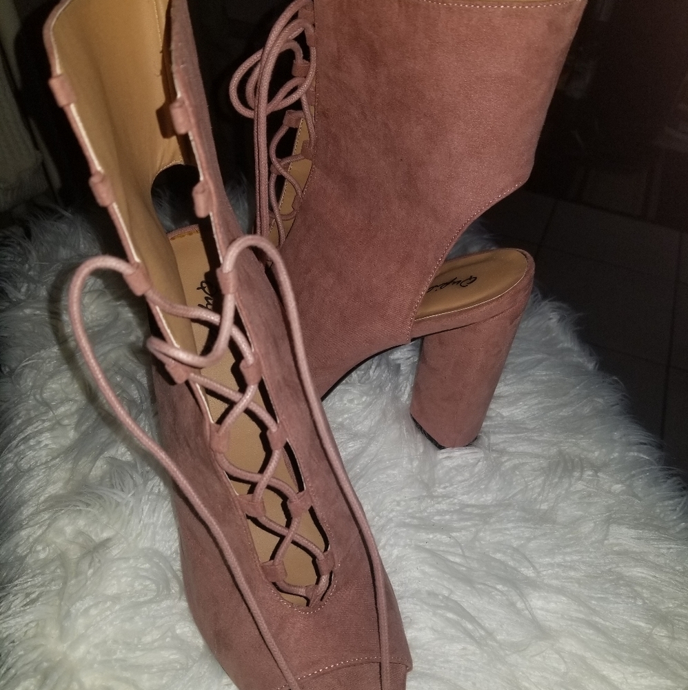 Qupid Suede